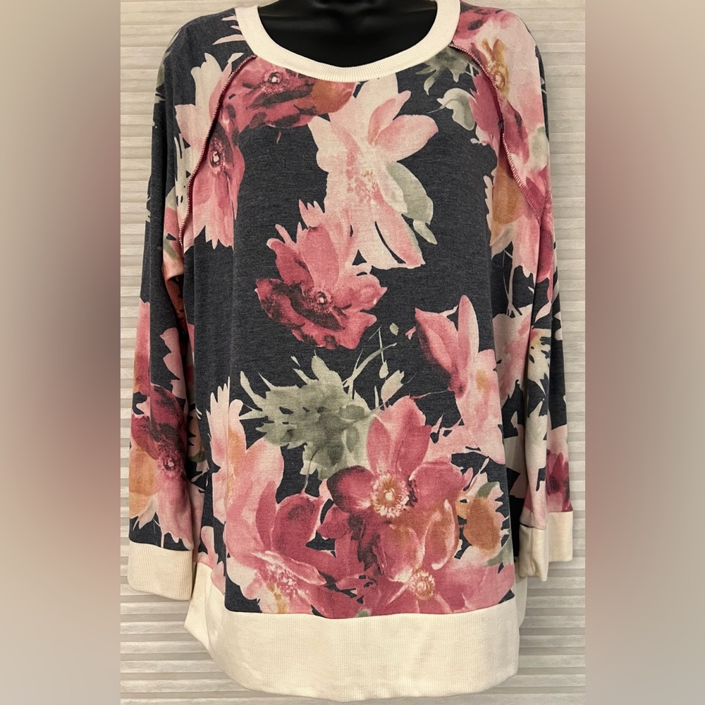 HoneyMe Pink Floral pullover lightweight weekender size Small
